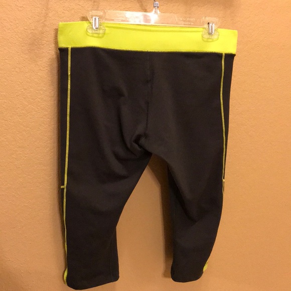 BCG Workout Capri Leggings - Picture 2 of 6